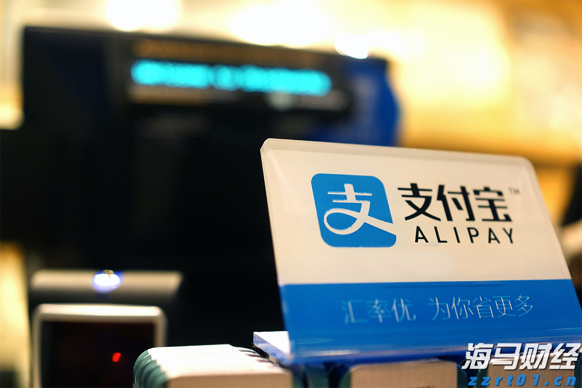 AI热潮下股市分化加剧:大型科技股狂飙,小盘科技股束手无策